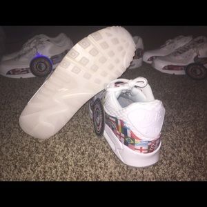 Nike Shoes - NIKE FLAG PACK AIR MAX 90 Nike Shoes - NIKE FLAG PACK AIR MAX 90